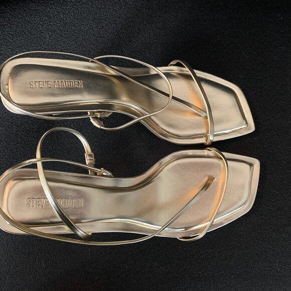 Steve Madden Women's "Locke" Gold Strappy Sandals Size: 9 - Picture 3 of 9